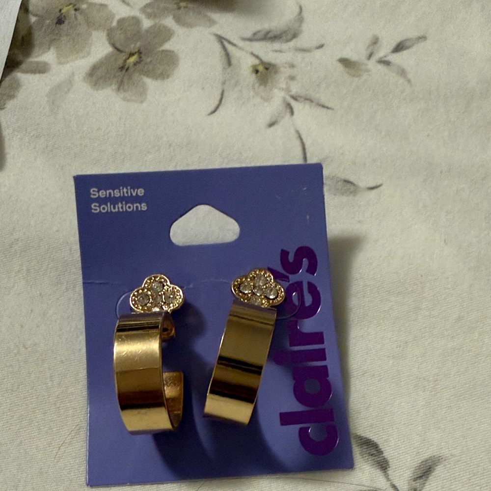 Claire's Gold Floral Stud and Hoop Earrings